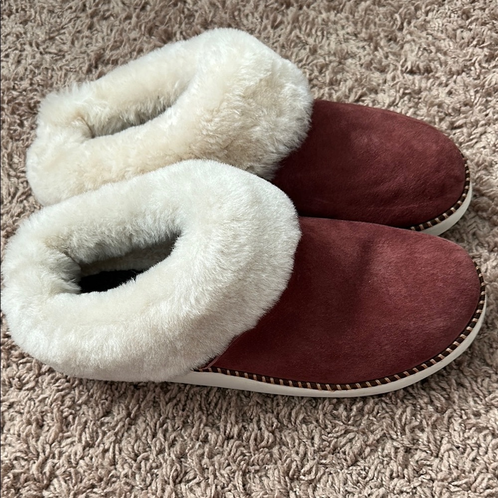 Cozy Women's Suede Slippers with Faux Fur Lining
